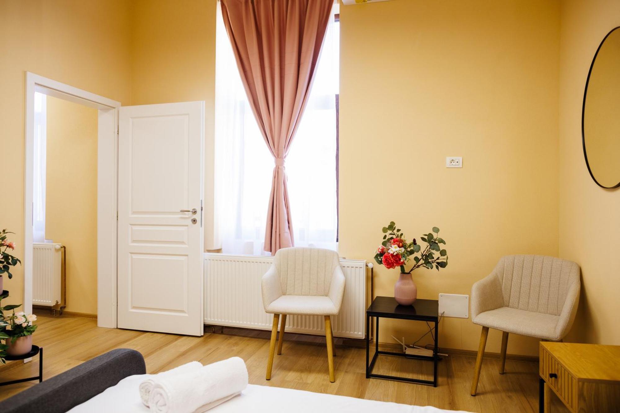 Apartment In Old Town's 1752